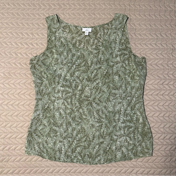 J Jill - silk like patterned sleeveless blouse. Gorgeous peridot green, size M. - Picture 3 of 7